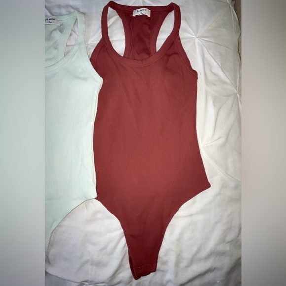 NWOT Babaton by Aritzia Ribbed Racerback Bodysuit BUNDLE Mint Blue & Maroon SZ S - Picture 4 of 7